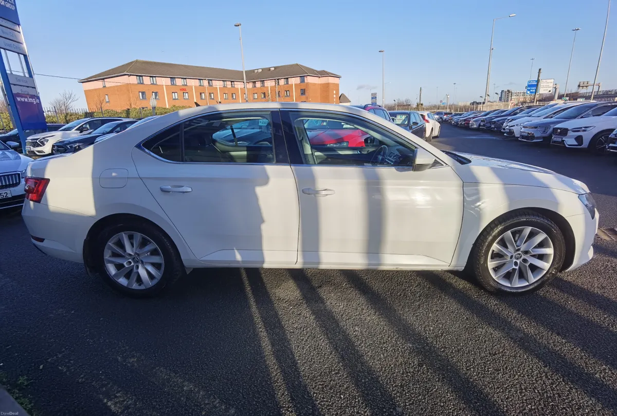 SKODA SUPERB 2.0TDI AMBITION DSG AUTOMATIC 122BHP - Image 4