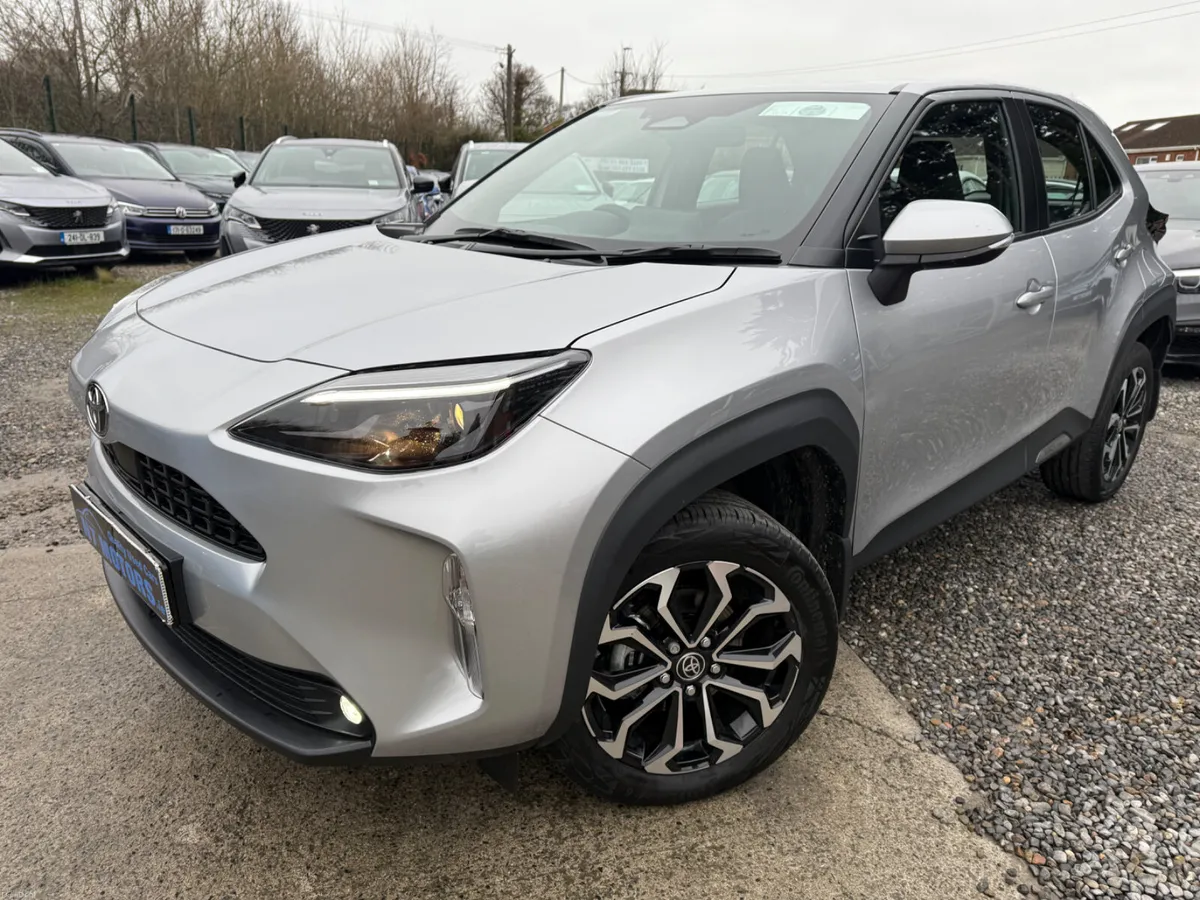 2025 Toyota Yaris Cross 1.5 LUN - Image 2