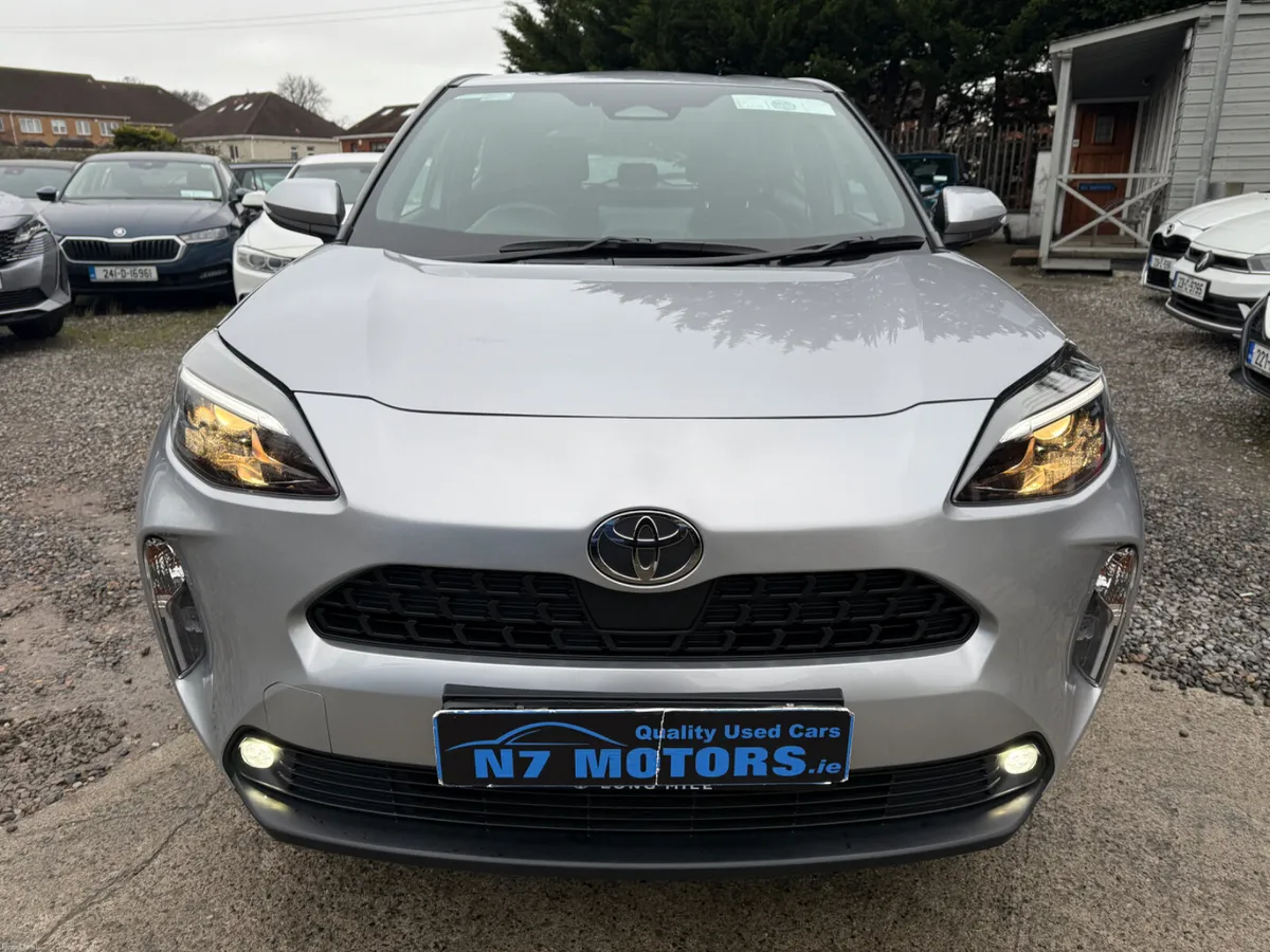 2025 Toyota Yaris Cross 1.5 LUN - Image 3