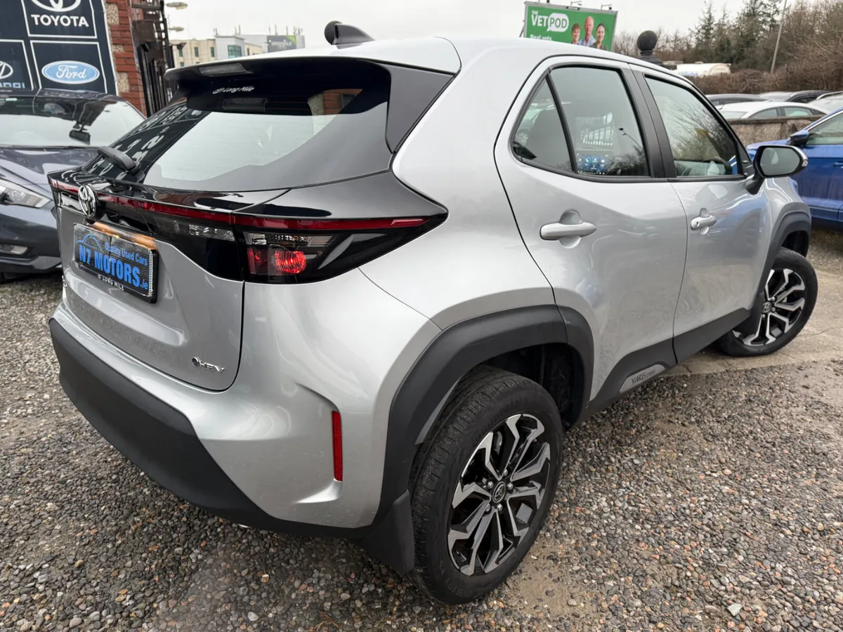 2025 Toyota Yaris Cross 1.5 LUN - Image 4