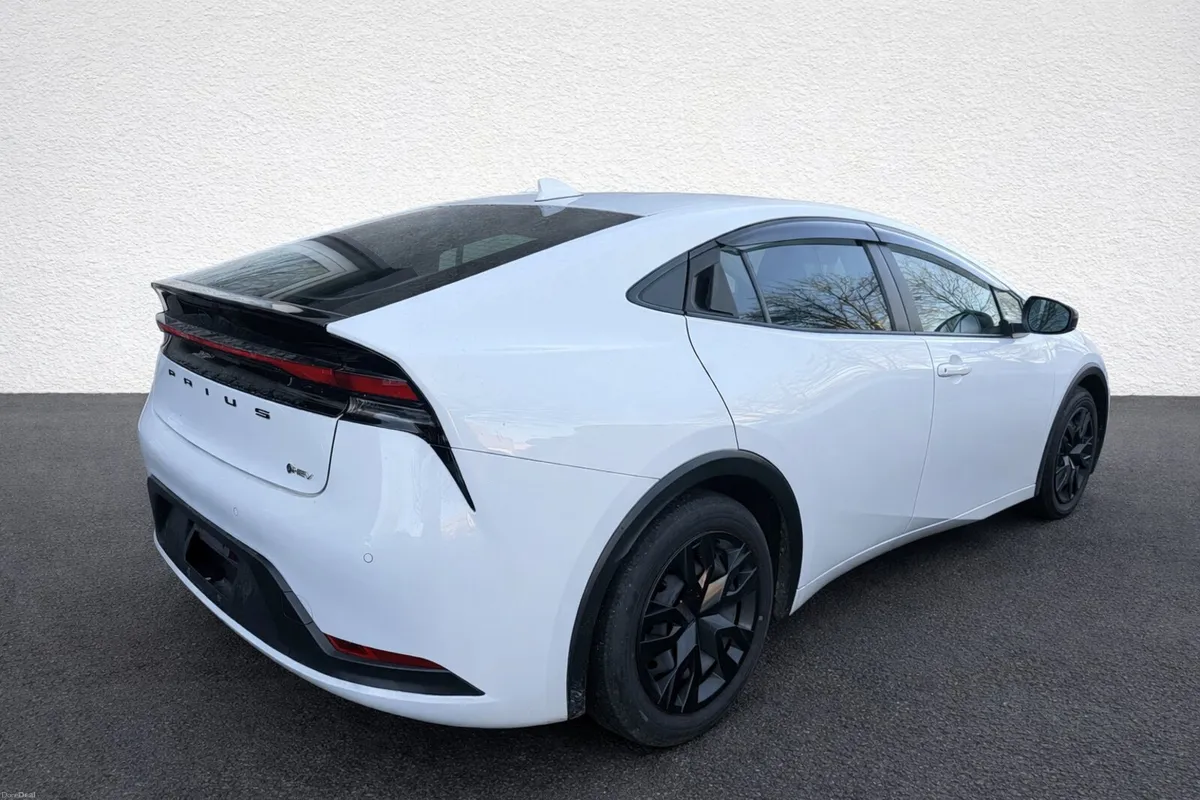 Toyota Prius 2024 - Image 2