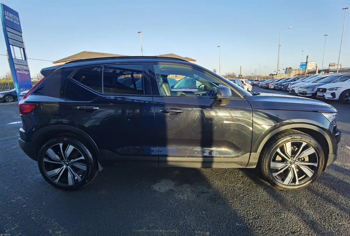 VOLVO XC40 1.5 RECHARGE T5 R-DESIGN PRO AUTOMATIC - Image 4