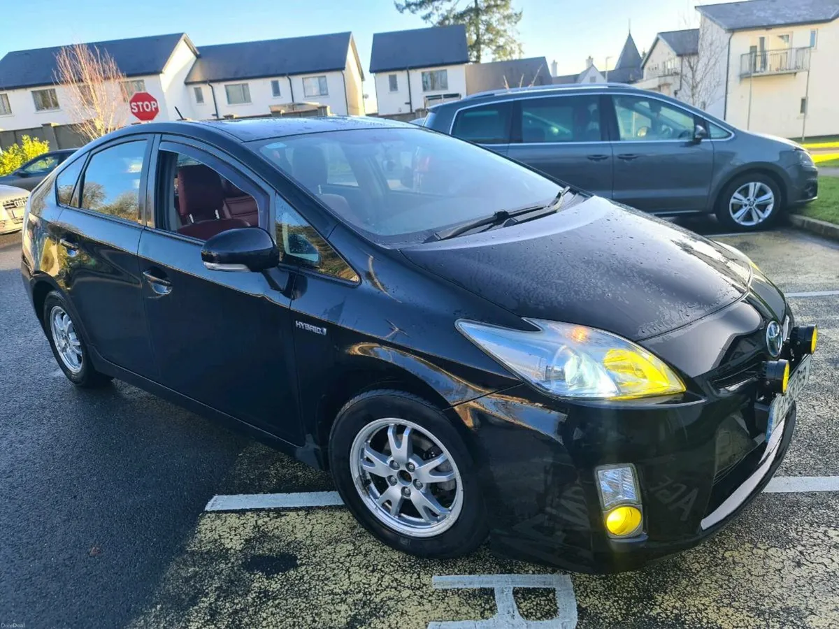 Toyota Prius Hybrid 1.8  High specs - Image 1