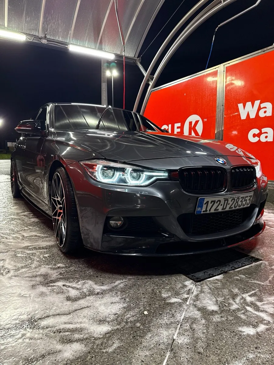 BMW 330e 2017 - Image 2