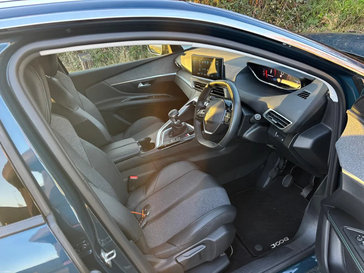 Peugeot 3008 2022 - Image 2
