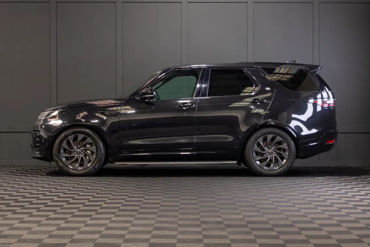 212 Land Rover Discovery R-Dynamic S 7 Seater - Image 3