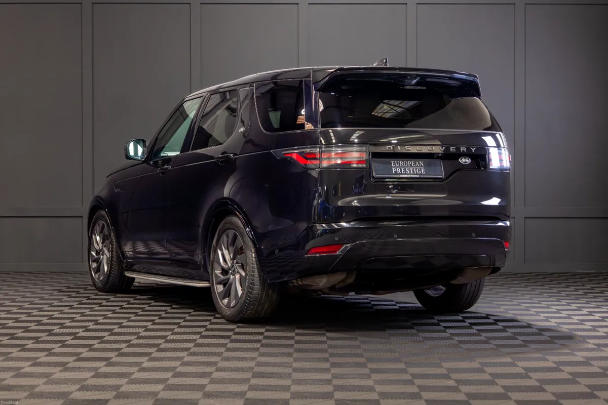212 Land Rover Discovery R-Dynamic S 7 Seater - Image 4