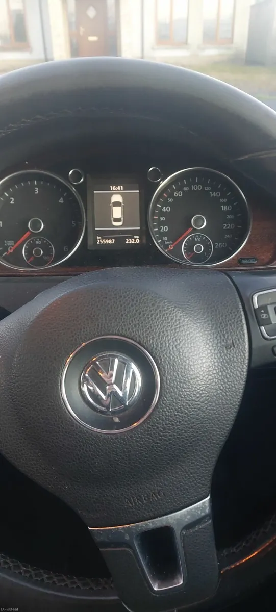 Volkswagen Passat 2011 - Image 4