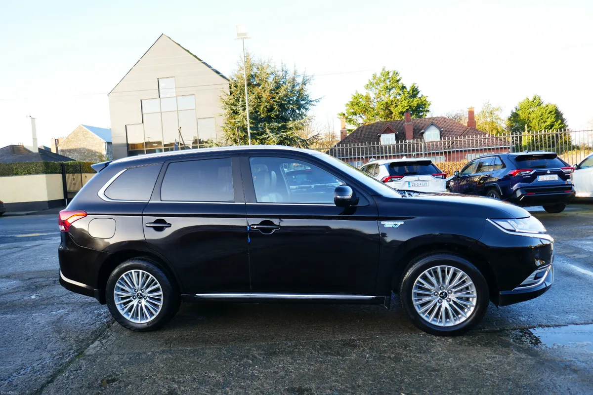 191, MITSUBISHI OUTLANDER 2.4 4H PHEV 221BHP 5 5DR - Image 3