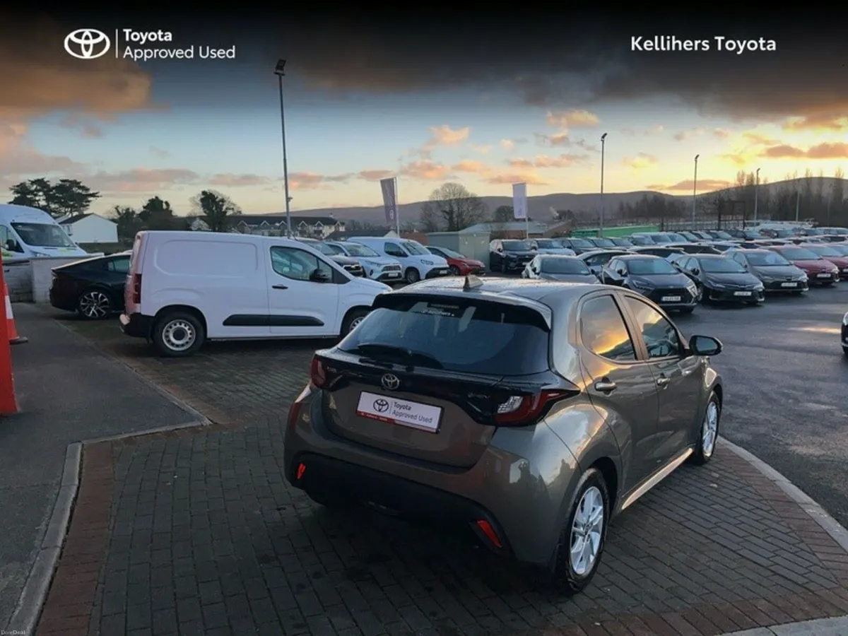 Toyota Yaris Yaris Hybrid Luna - Image 2