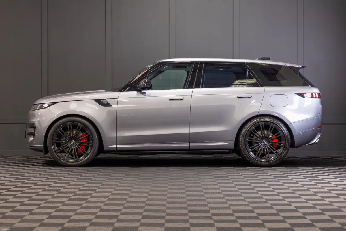 2023 Range Rover Sport P440e SE 5 Seat N1 - Image 3