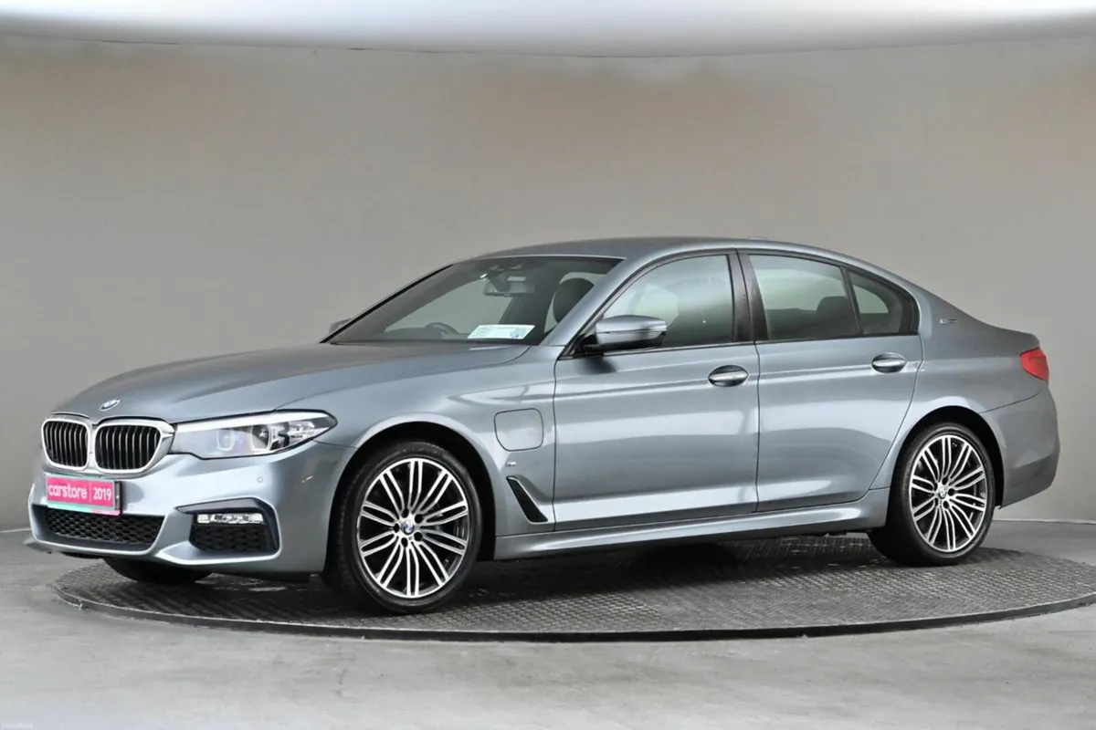 BMW 5-Series 530E PLUG IN HYBRID **BLACK LEATHER** - Image 4