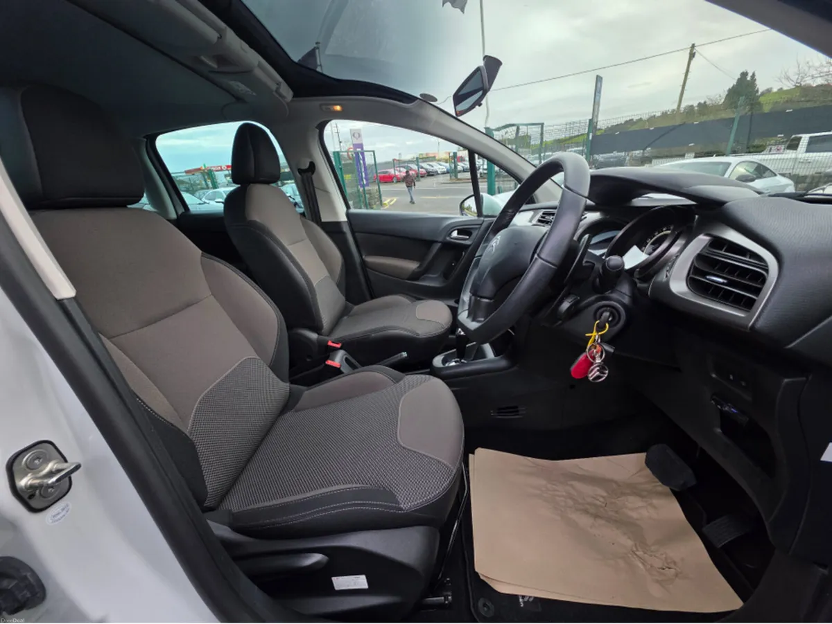 Citroen C3 1.2 AUTO FULL MOON ROOF / LOW ROAD TAX - Image 4