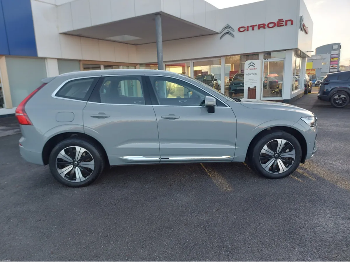 Volvo XC60 T6 PHEV PLUS BRIGHT AWD 5 - Image 3