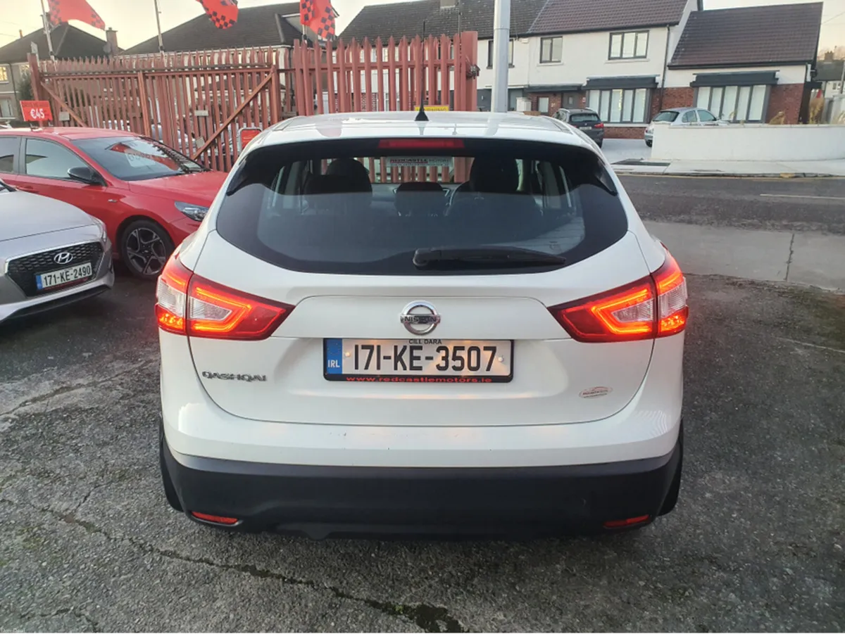 Nissan Qashqai 1.2 PET XE E6 4DR (NCT 07/27) - Image 4