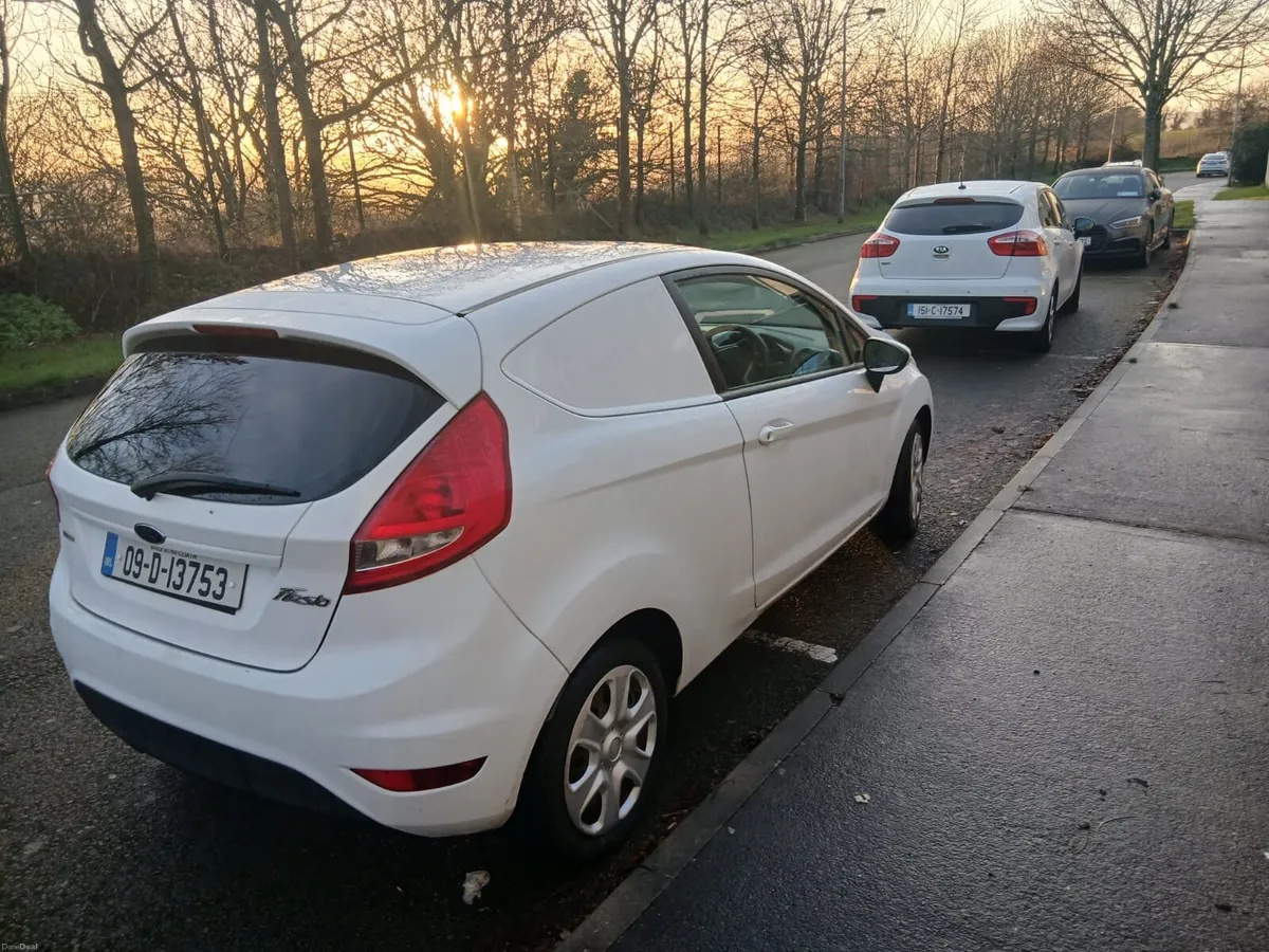 Ford Fiesta 2009 - Image 2