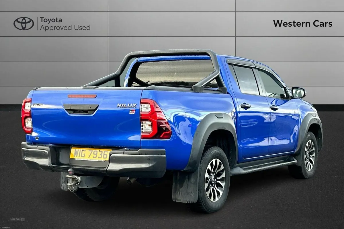 Toyota Hilux 2.8 D-4D GR SPORT Auto 4WD Euro 6 (s/ - Image 2