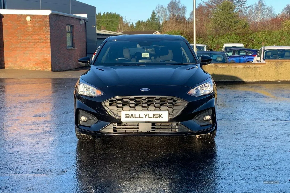 Ford Focus 1.0T 125PS ST-Line Edition in Agate Bla - Image 4