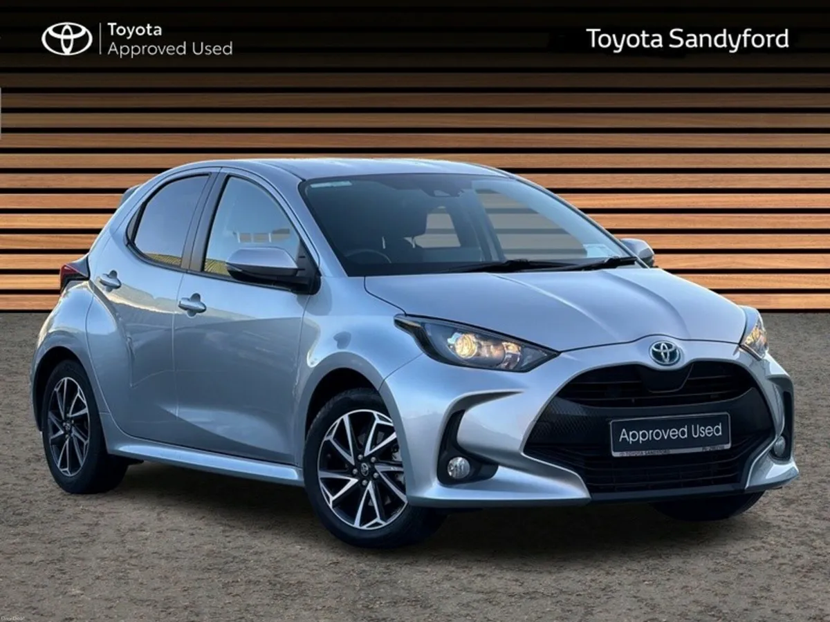 Toyota Yaris HYBRID LUNA SPORT // SMART ENTRY/SMAR - Image 1