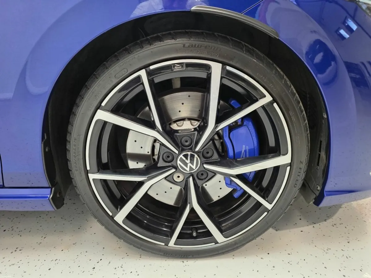 Volkswagen Golf **R 2.0 TSI 320HP 4M**DSG** - Image 4