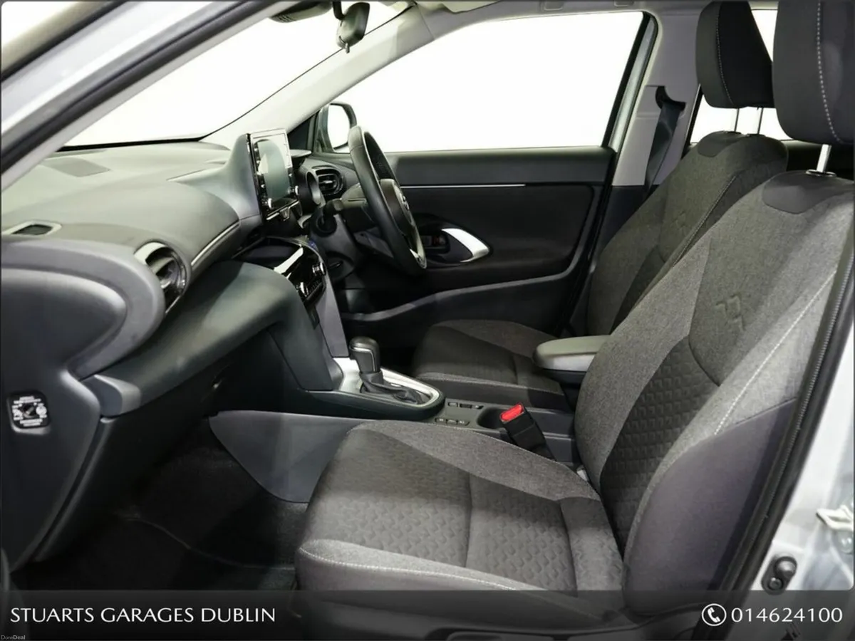 Toyota Yaris Cross Luna 4DR Auto - Image 3