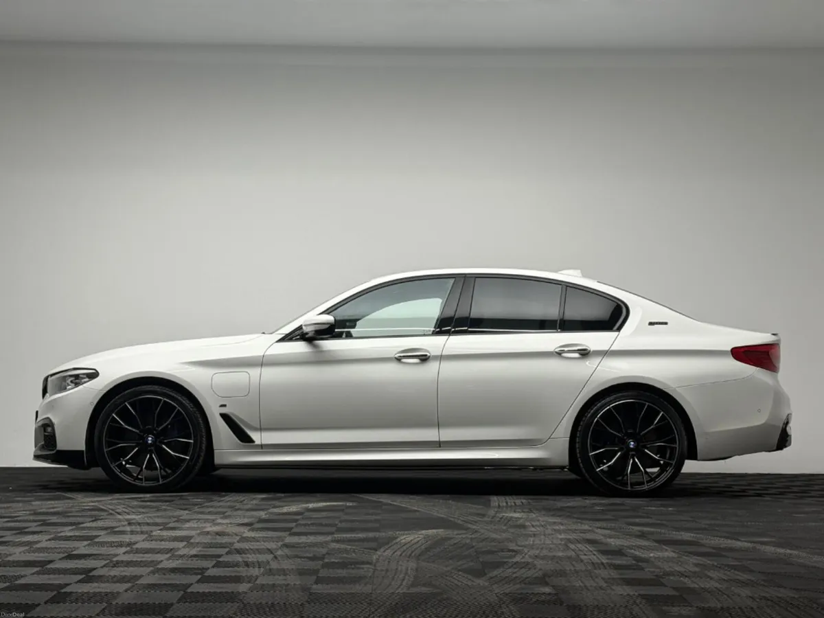 BMW 5-Series 530E M SPORT - Image 4