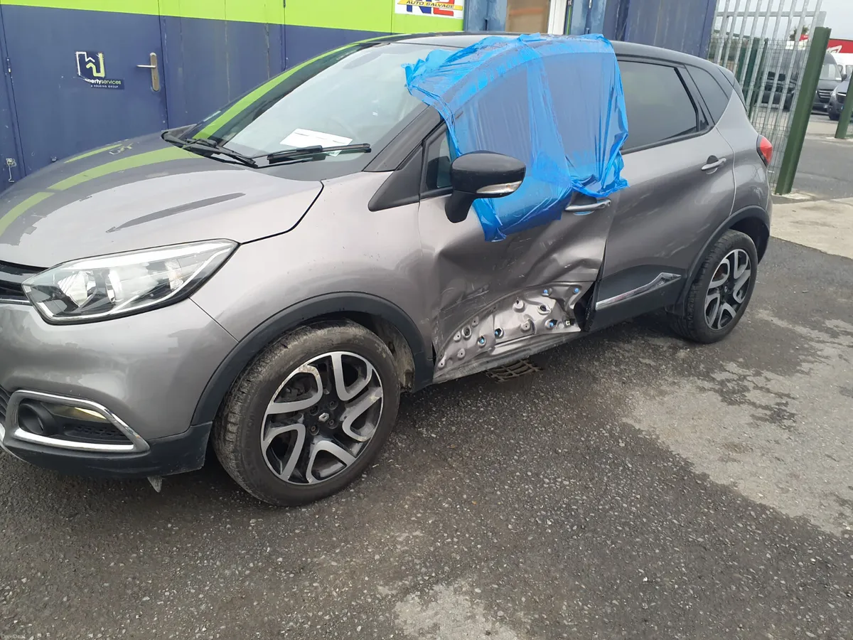 Renault Captur 2017 hi specification 1.5 dci - Image 4