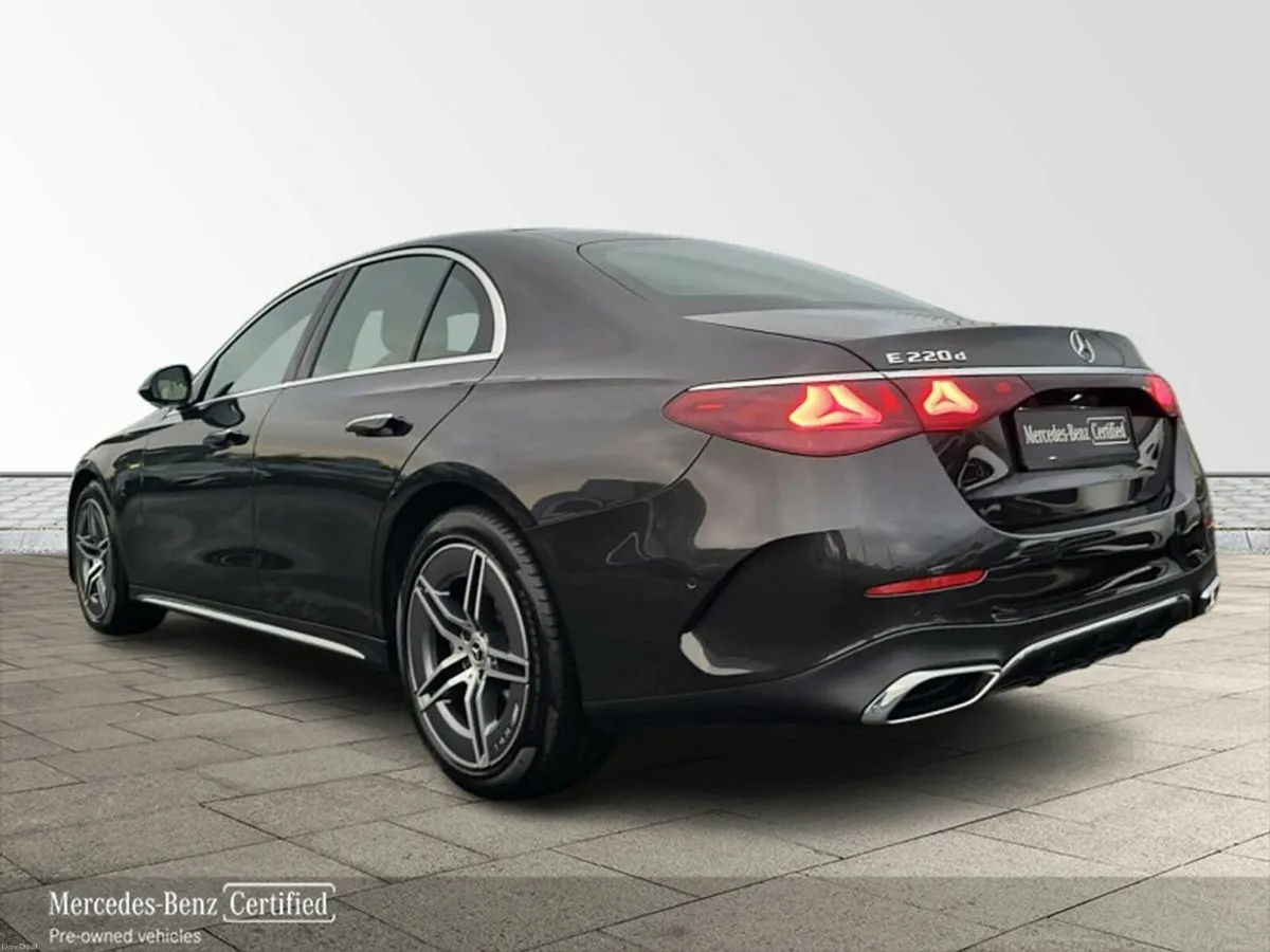 Mercedes-Benz E-Class E220d AMG LINE PLUS AUTO *(L - Image 3