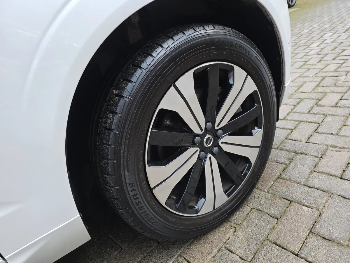 2023 VOLVO XC60 2.0  RECHARGE T6 PLUS AWD. - Image 4