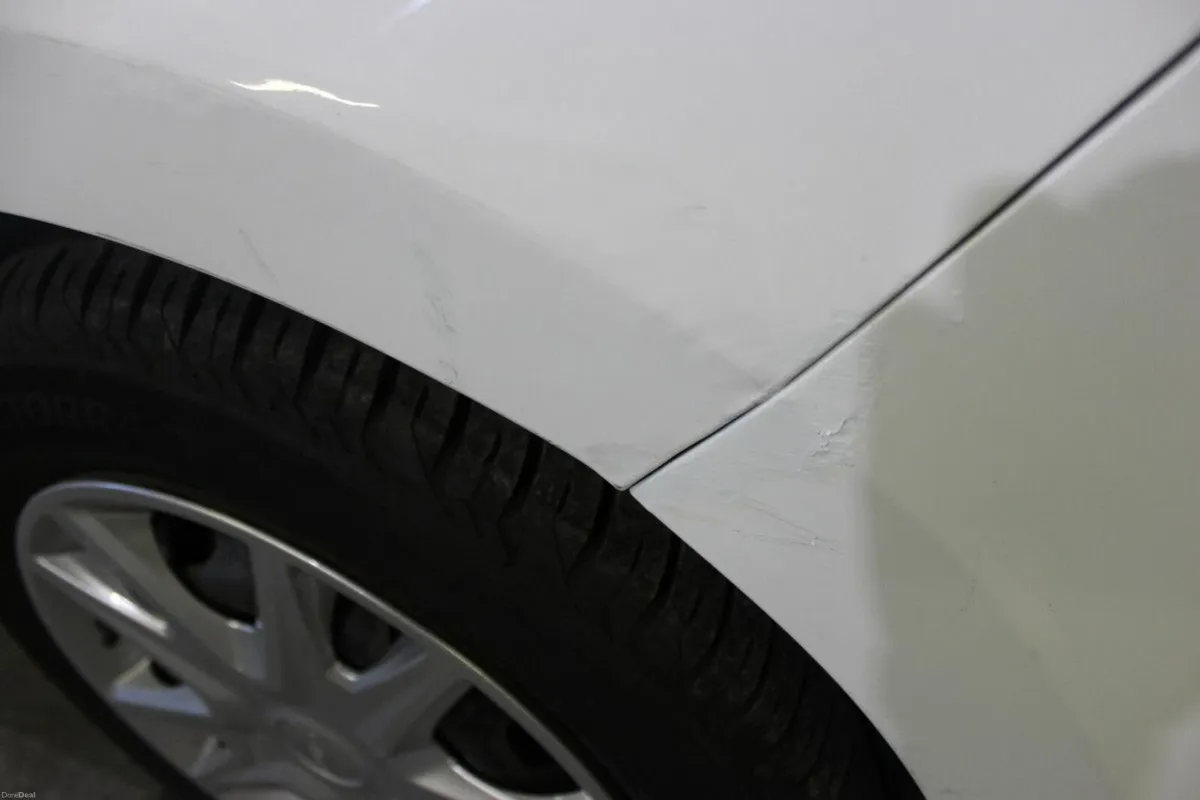 Ford Fiesta 1.1L Ti-VCT 70 PS Zetec - Image 4