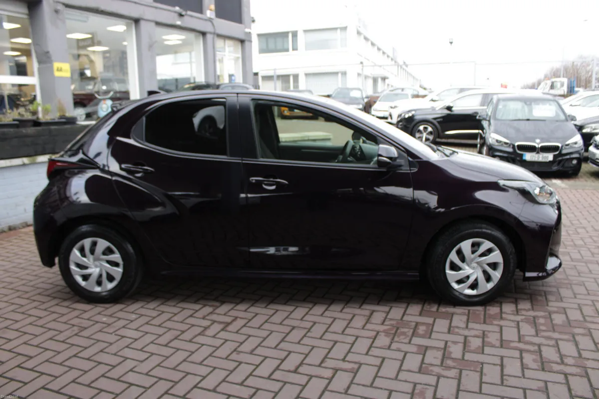 1.0 X-EDITION 5DR HATCHBACK AUTO // AS NEW CONDITI - Image 3