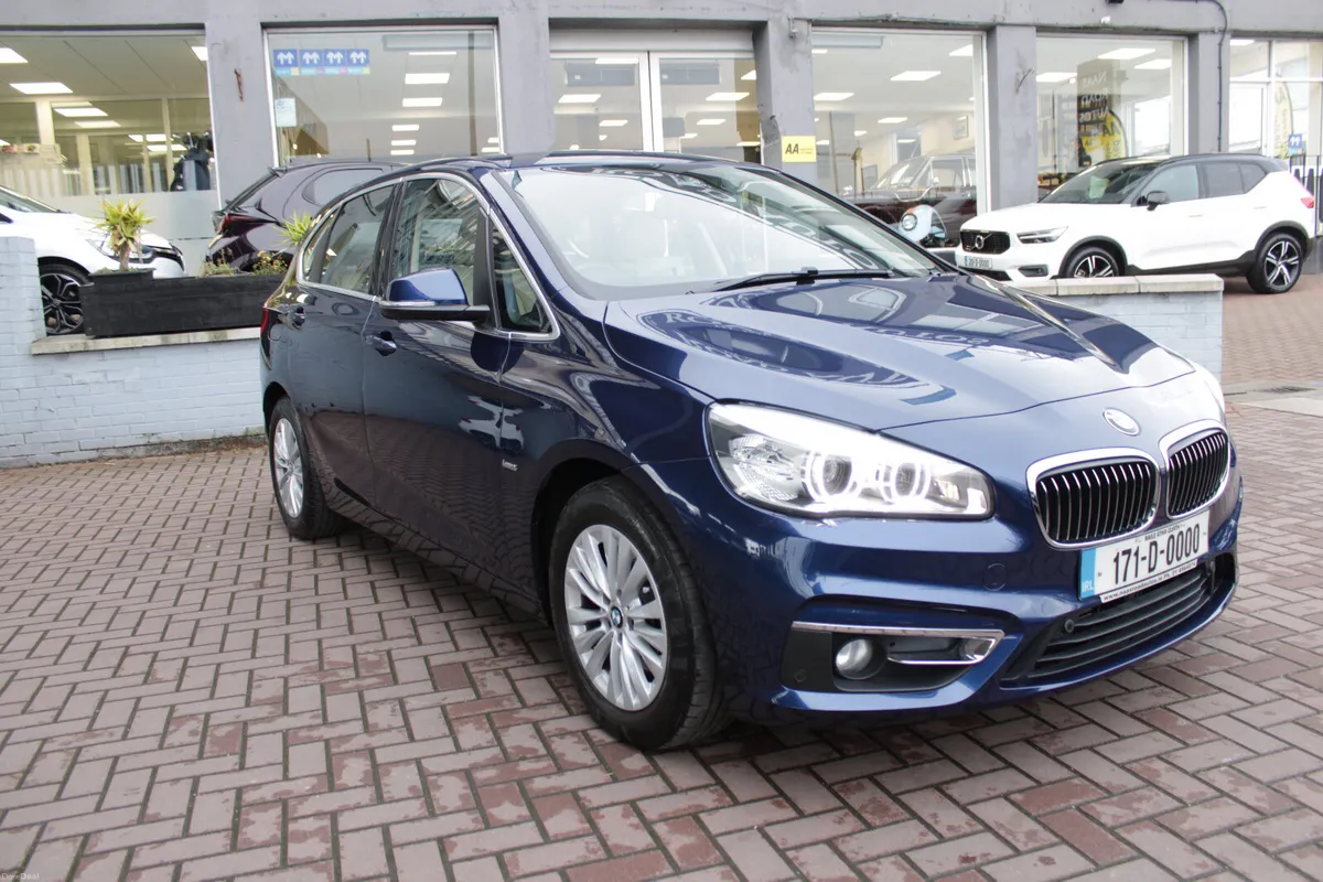 218D SE LUXURY EDITION 5DR ESTATE AUTO // MINT CON - Image 1
