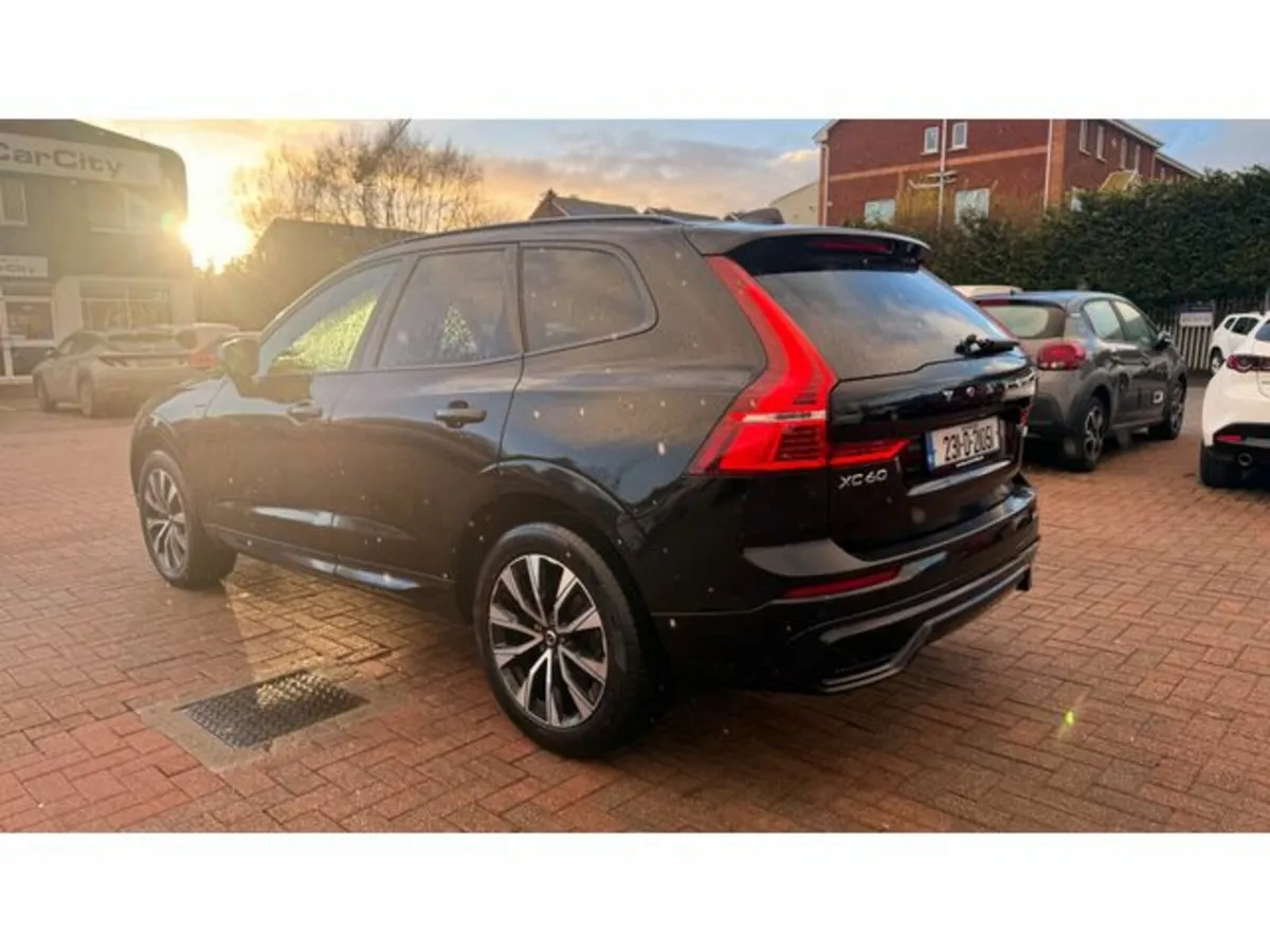 Volvo XC60 B4 2.0 Diesel 190BHP 5DR Auto - Image 3