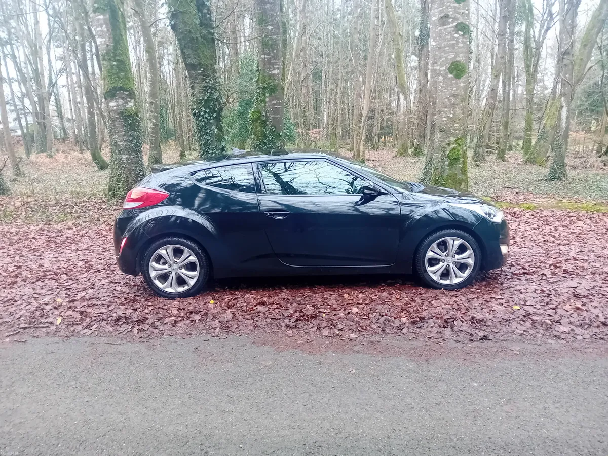131 HYUNDAI  VELOSTER ,1.6 GDI SPORT MANUAL - Image 2