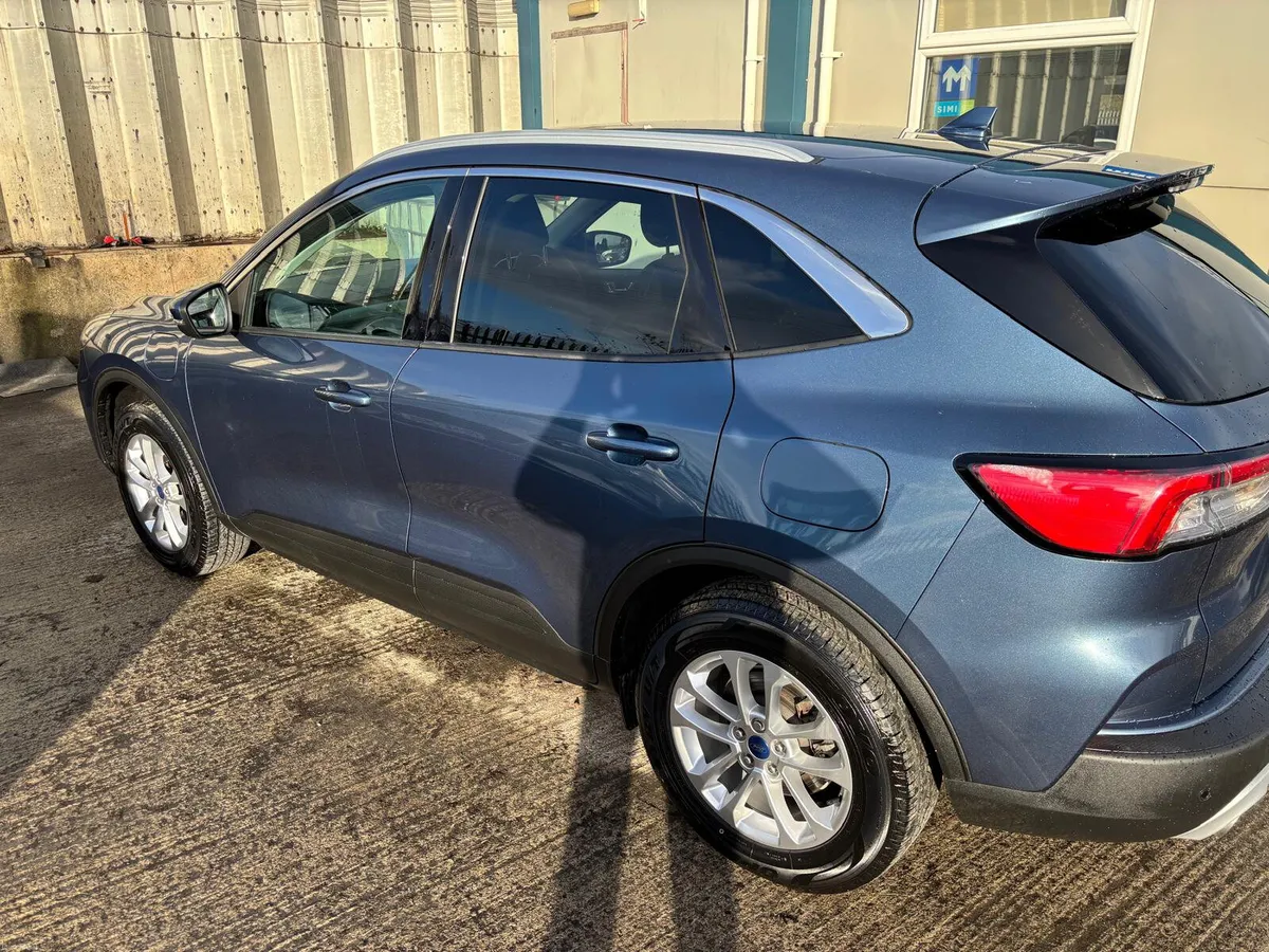 Ford Kuga 2022 - Image 3