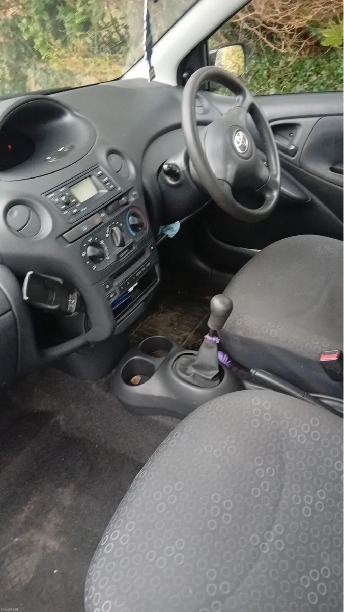 Toyota Yaris 04 - Image 4