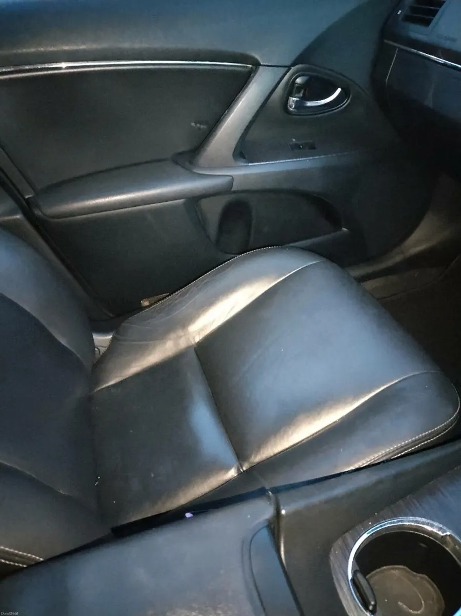 Toyota Avensis 2.2 diesel automatic - Image 2