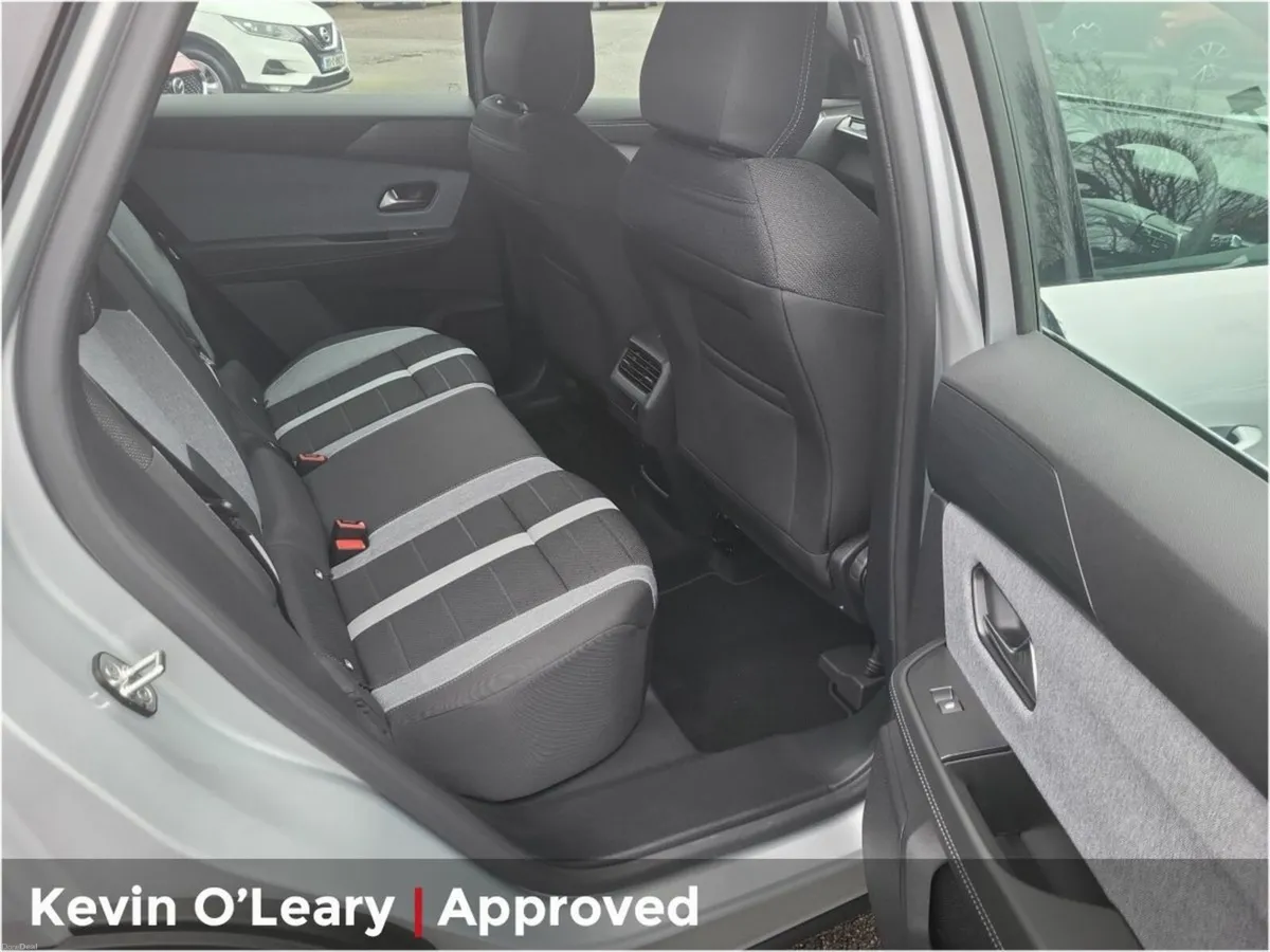 Opel Grandland Elegance Hybrid 136BHP - Image 4