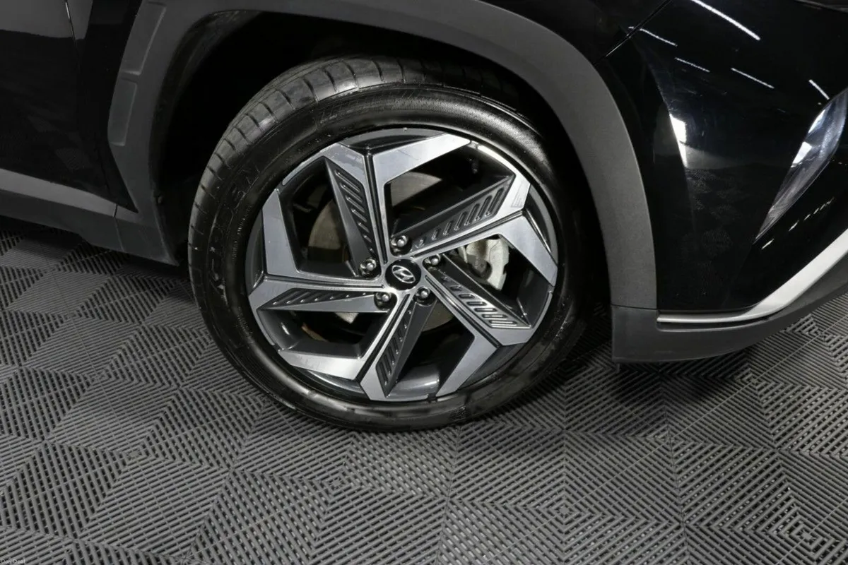 Hyundai Tucson PHEV EXECUTIVE 4WD 1.6L P ETROL AUT - Image 3