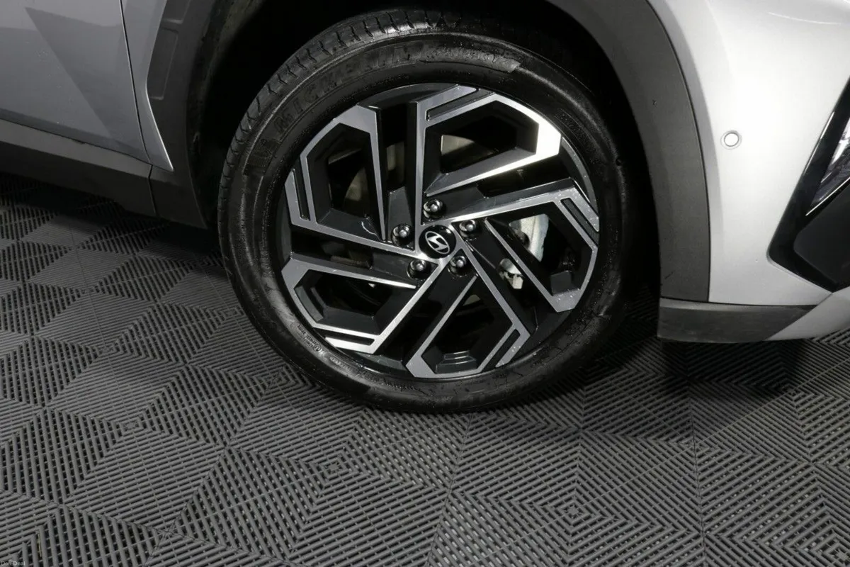 Hyundai Tucson PHEV PLATINUM 1.6L PETROL AUTOMATIC - Image 3