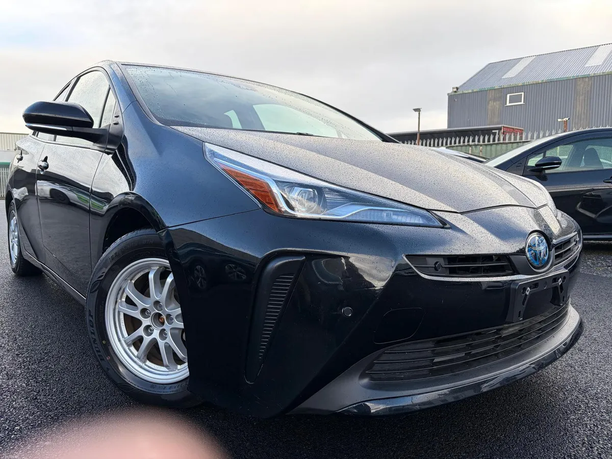 2022 Toyota Prius automatic hybird LOW MILEAGE - Image 3