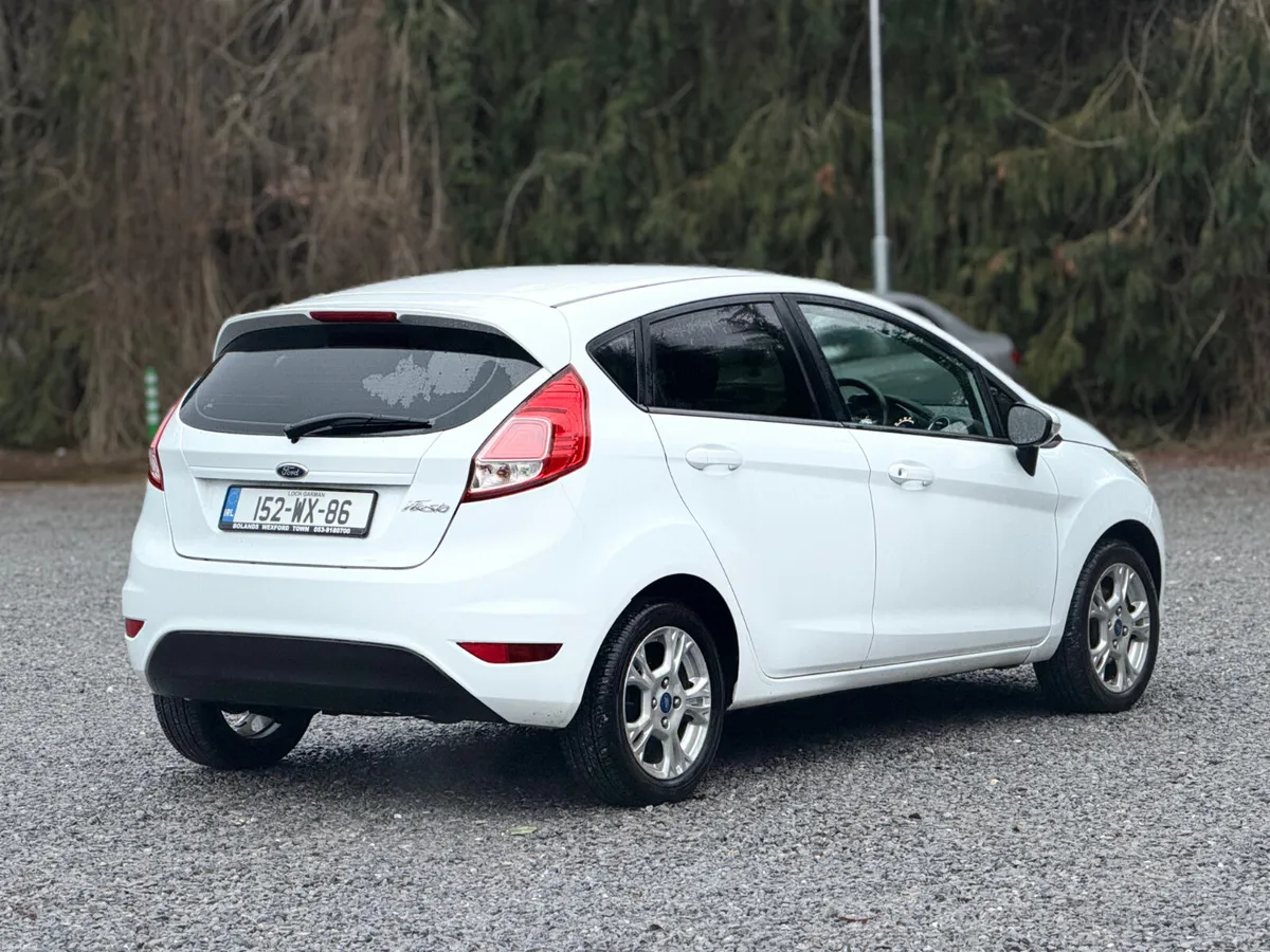 2015 Ford Fiesta 1.2 Petrol Zetec Black Friday sal - Image 2