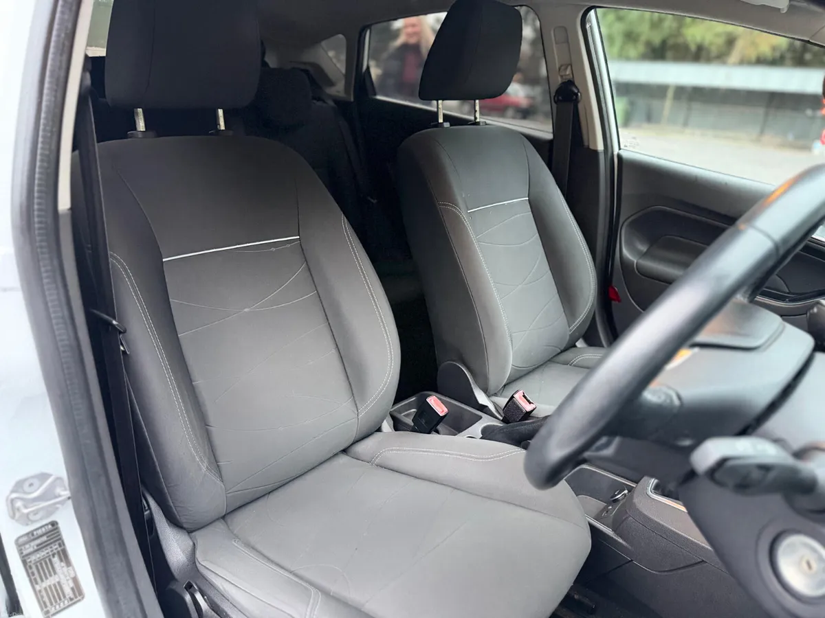 2015 Ford Fiesta 1.2 Petrol Zetec Black Friday sal - Image 4