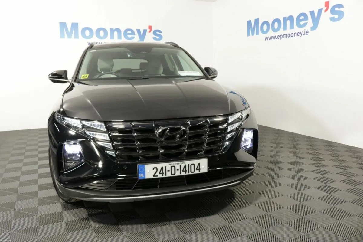 Hyundai Tucson PHEV EXECUTIVE PLUS 4WD 1.6L PETROL - Image 3