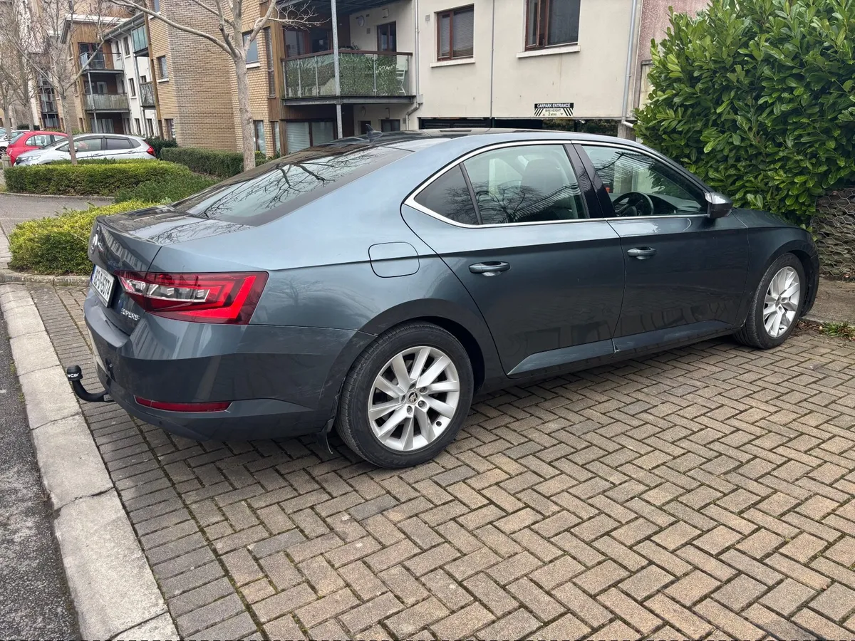 Skoda Superb 2018 - Image 4