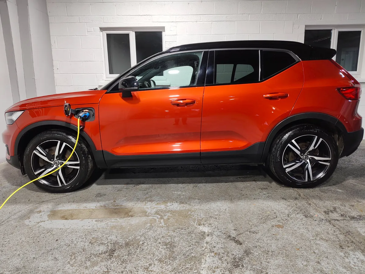Volvo XC40 2020 1.5 AUTOMATIC R-DESIGN T5 SPEC EXT - Image 2