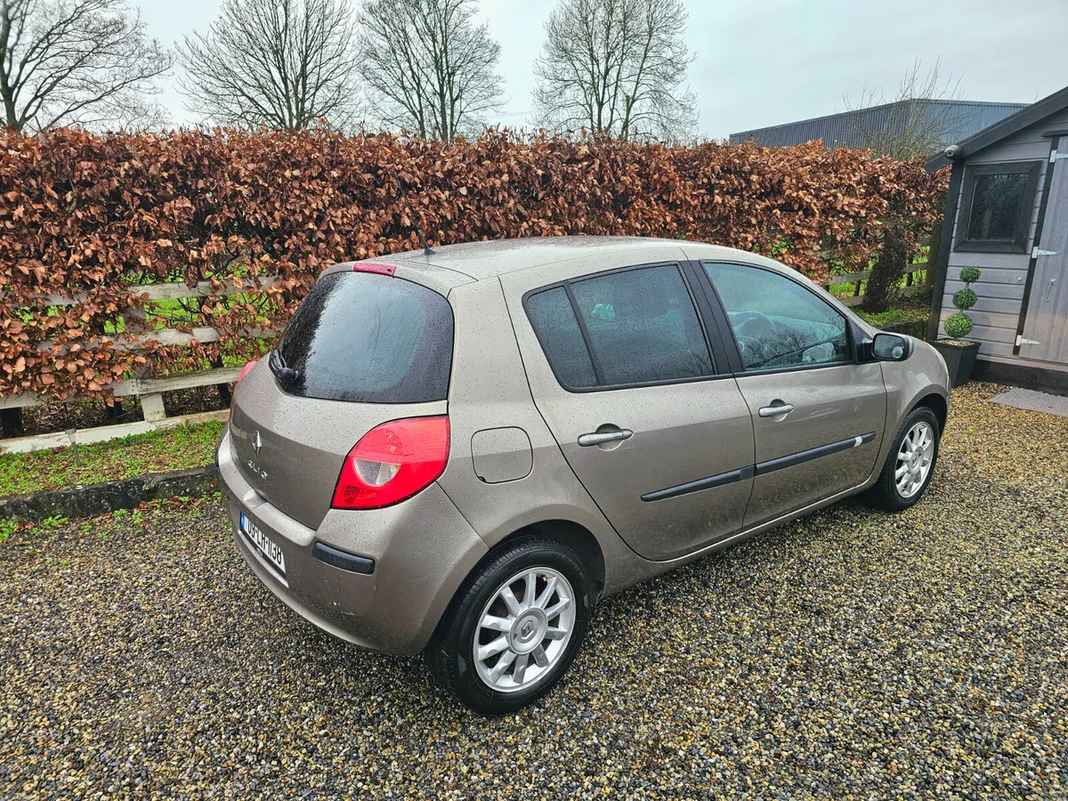 09 Renault Clio 1.1 Petrol NCT 03/26 TAX 03/26 - Image 4