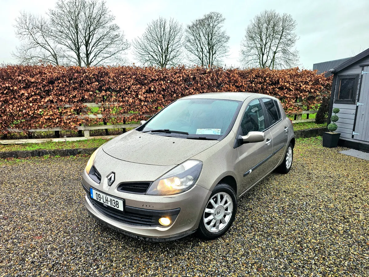 09 Renault Clio 1.1 Petrol NCT 03/26 TAX 03/26 - Image 1