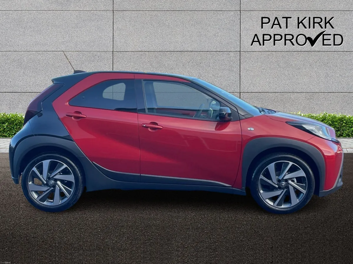Toyota Aygo X Hatchback Edge - Image 3