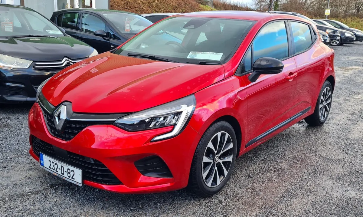 Renault Clio 2023 Automatic  TCe90 CVT - Image 3